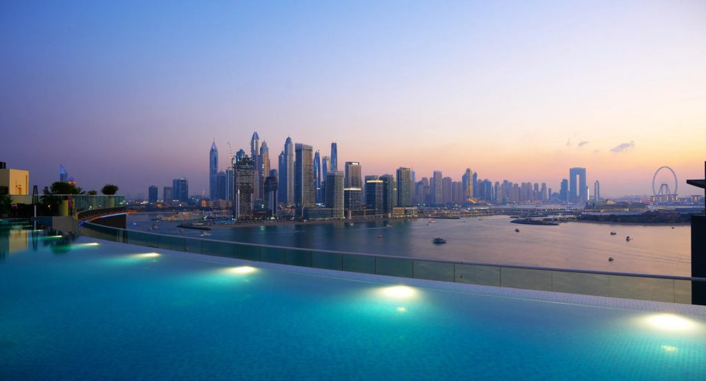 Private pool Dubai villa Palm Jumeirah luxury holiday rental